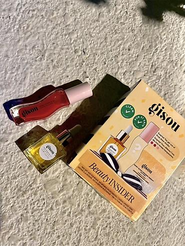 qaqa dəsti: Gisou Beauty Insider dəsti Məzmun: - Honey Infused Hair Oil (mini — 2