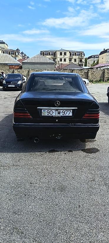 mercedes 180 b: Mercedes-Benz E 220: 2.2 l | 1994 il Sedan — 9