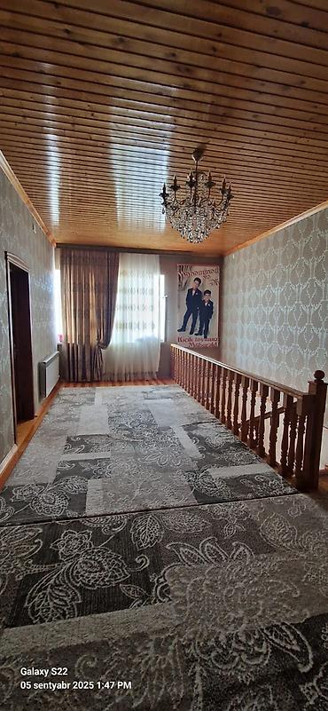 Həyət evləri və villaların satışı: Satılır: həyət evi və əlavə tikili - İki mərtəbəli ağ rəngli həyət — 32