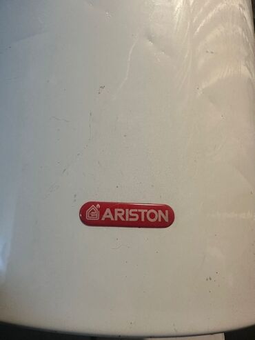 Peçlər, qızdırıcılar: Ariston markalı su qızdırıcısı, ev və ya ofisdə isti su təminatı üçün