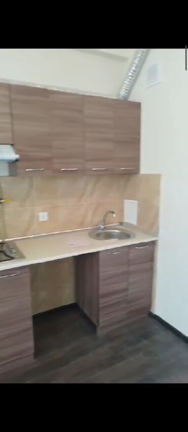 Köhnə tikili: 3 otaqlı mənzil – işıqlı və geniş planlama - Plan: girişdə uzun — 4