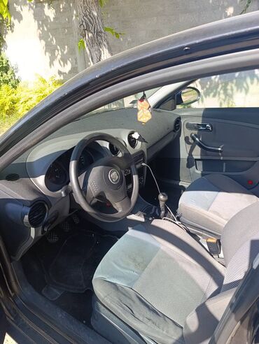 Seat: Seat Ibiza: 1.9 l | 2004 г. 353991 km Hečbek — 4