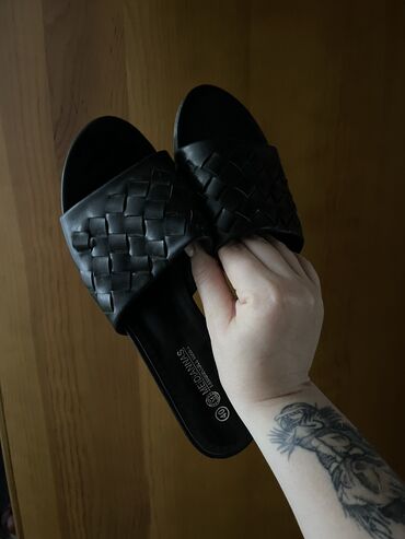 зимный обувь: Туфли 40, цвет - Черный