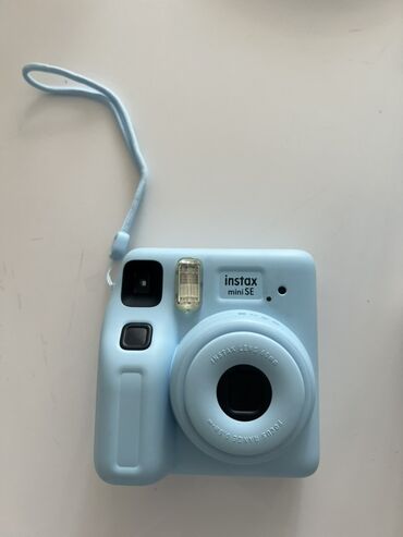 купить цветные принтеры: Фотоаппарат моментальной печати Instax mini SE в голубом цвете. Камера