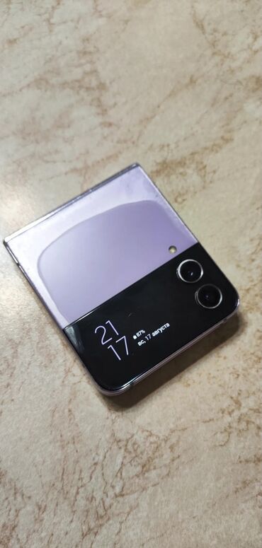 Samsung: Samsung Galaxy Z Flip 4, Колдонулган, 256 ГБ, түсү - Кызгылт көк, 1 SIM, eSIM