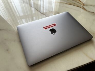 99 999 nomre satilir: İşlənmiş Apple MacBook, 13.3 ", Apple M2, 256 GB, Ünvandan götürmə