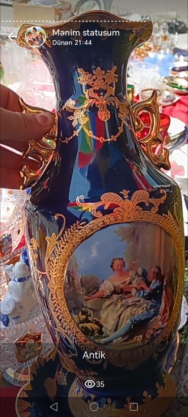 Bazar deyil, öz qablarımdı. şəxsi əşyalarımdı. Köçlə əlaqəli satıram