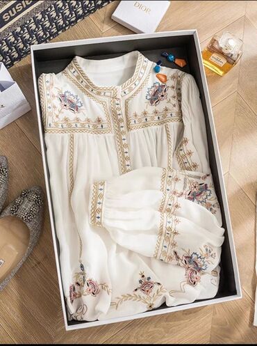 классический костюм женский бишкек: Блузка, Классическая модель, Шифон, В цветочек, Прозрачная модель