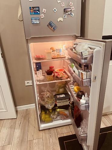 mini refrigerator: Высота — примерно 1,60 м, ширина около 55 см. Холодильник — 2