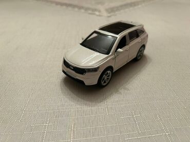 Oyuncaqlar: Təcili Satılır…Endirim Var… KIA Sorento modelkası
