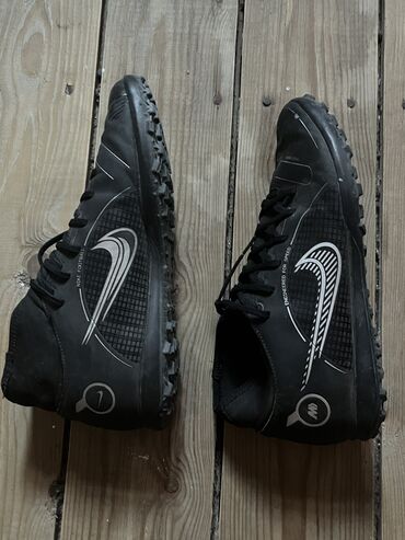 krasofkalar nike: Butsi 42-43 razmer