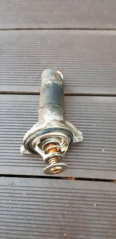 KUCISTE TERMOSTAT ZA NISSAN NAVARA, PATHFINDER OD 2005. DO 2012. GOD