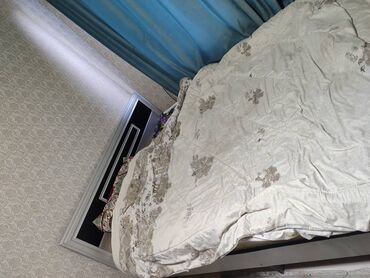 королевская кровать: Продаю двух спальную кровать срочно!!! Связи с переездом, состояние