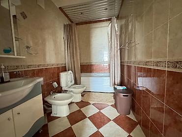 flat osh: 🏡 Сдаётся 4-комнатная квартира на длительный срок 📍 Район: Южный — 10