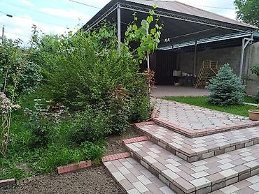 Продажа коттеджей и домов: Продается 2-этажный дом в центральной части г. Бишкек, пер — 20