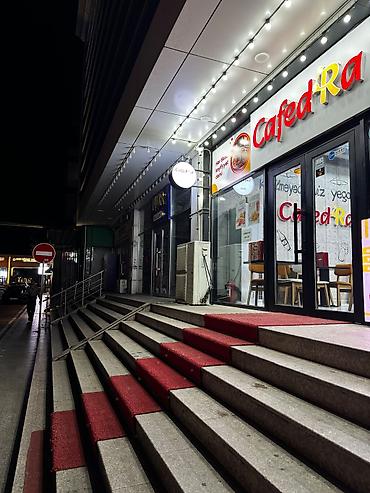 restoran: Elmlər metrosunun və Bakı Dövlət Universitetinin düz yaxınlığında — 1
