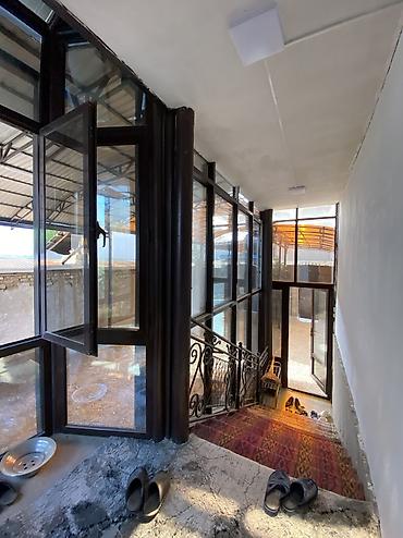 Продажа коттеджей и домов: 🏡 Үй сатылат! 📍 Дарек: Ош Обл Фуркат кичи району. ул Амана Акматова — 6