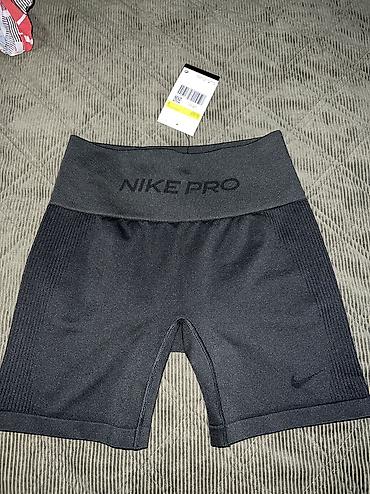 sorcevi prodaja: Nike Pro Seamless High Rise
5inch Shorts vel. S 
IF — 5