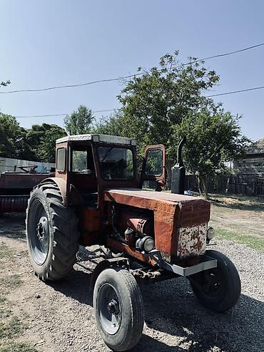 yuk maşnları: Kənd təsərrüfatı üçün traktor - Kabinəli, ön şüşəli və iki qapılı — 2