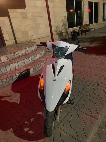 Скутеры: Скутер Yamaha, 125 куб. см, Бензин, Б/у at lalafo.kg Скутеры: Скутер Yamaha, 125 куб. см, Бензин, Б/у