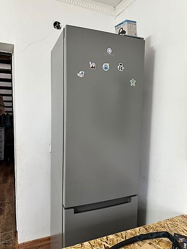 Холодильник Indesit, двухкамерный, серый (графит). Состояниеси жаны