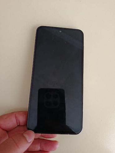 хвох сериес с: Smartfon – qara rəng, düz kənarlı korpusla Xüsusiyyətlər: - Tam — 4