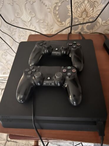 свет: Игровая консоль Sony PlayStation 4 Slim (чёрная) 1 Trb - Форм-фактор