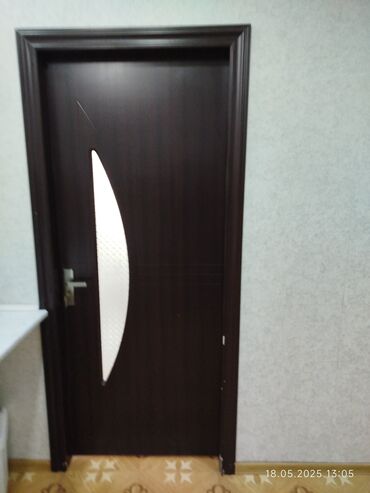 otaq qapi qiymetleri: 5 ədəd qapı. Yaxşı vəziyyətdədir. Qapılar sökülməyib, gələn ustası ilə