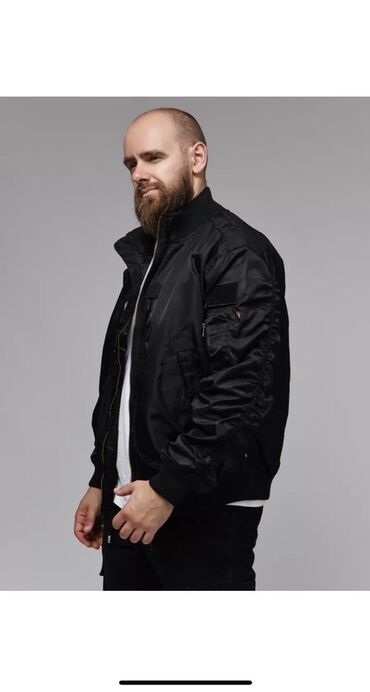 Куртки: Мужская бомбер-куртка, цвет хаки. Основные особенности: - Материал — 11