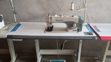 оборудование бизнес: Промышленная швейная машина Anysew на столе с комплектом фурнитуры