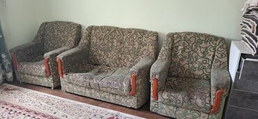 кресло шезлонг: Продается комплект мягкой мебели, включающий в себя двухместный диван