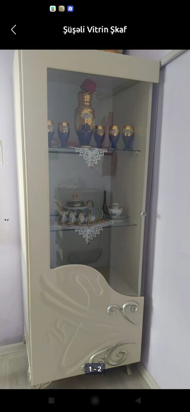 вешалки напольные для одежды оригинальные: Стеклянная витрина-шкаф