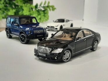Модели автомобилей: Mercedes Benz W221 S63 AMG

масштаб: 1:43
фирма: AlmostReal