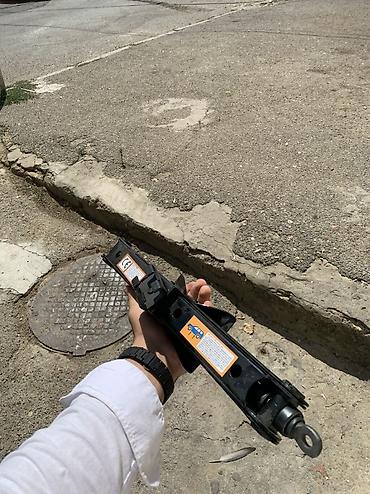 damkratlar: Yeni Mexanik Domkrat, Maksimum yükqaldırma: 3 t, Ödənişli çatdırılma, Ünvandan götürmə — 3