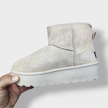 Ugg obuća: Ugg čizmice NOVO

Novo
Brojevi 36 do 41

fb Moja Kupovina 1 — 13