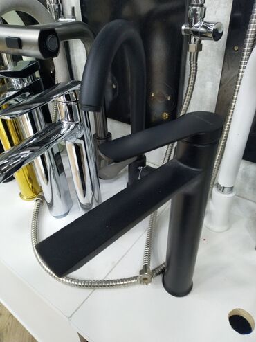 мойка для кухни под столешницу: Mətbəx üçün qara rəngli qarışdırıcı kran - Minimalist, mat qara