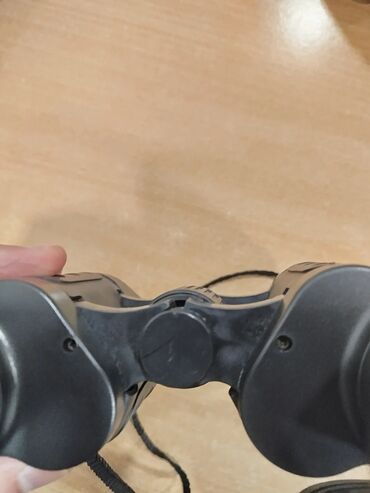 Binokllar: Binokl – klassik Porro prizmalı, geniş obyektivli model. Mədədə — 8