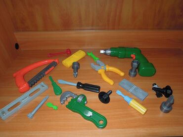 игрушечная строительная техника: Игрушечный инструмент, привезённый из Германии