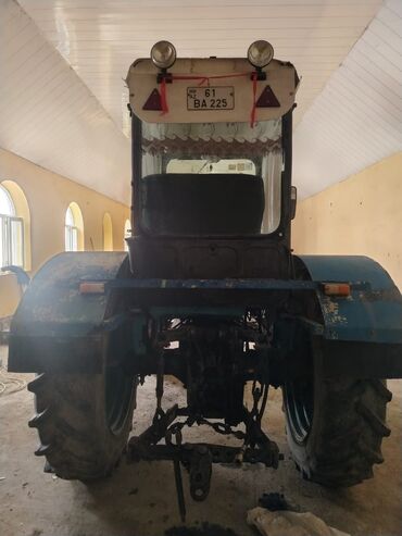 Traktorlar: Mavi rəngli kabinalı təkərli traktor - Güclü dizel mühərrik (şəkildə — 3