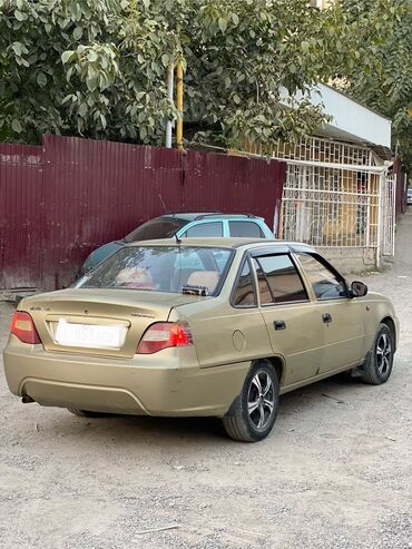 корейский мопед: Daewoo Nexia: 2010 г., 1.6 л, Механика, Бензин, Седан