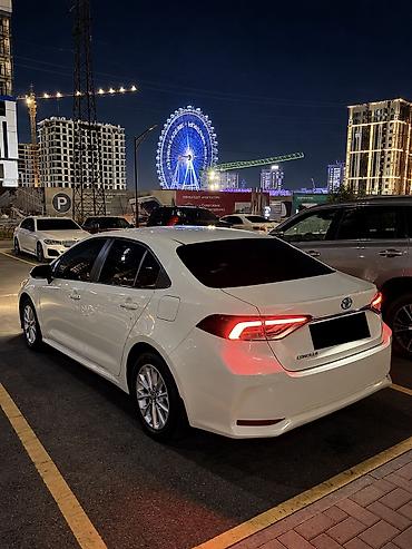 8: Toyota Corolla: 2020 г., 1.8 л, Вариатор, Гибрид, Седан — 4