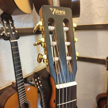 valencia gitara: Klassik gitara Valencia VA434 Simlərin sayı: 6 Üst:Sitka Spruce Qol — 2
