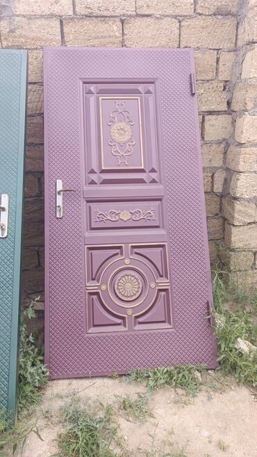 Giriş qapıları: Mənzil üçün Yeni Giriş qapısı Zamok ilə, Zəmanətli, Ödənişli quraşdırma, Ödənişli çatdırılma, Rayonlara çatdırılma, Ünvandan götürmə — 17