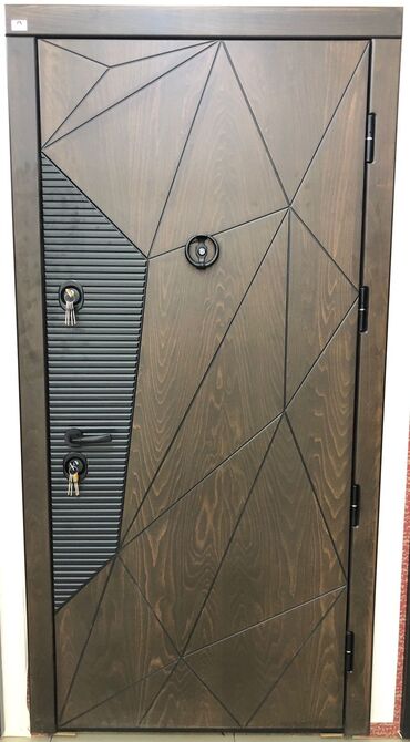 Giriş qapıları: Bu qapılar müasir dizaynı və davamlı materialları ilə seçilir. Evinizə — 3