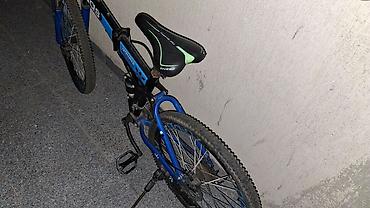 motorlu velo: Velosipedin arxa tekeri parliyib bele idiyal velodu — 1