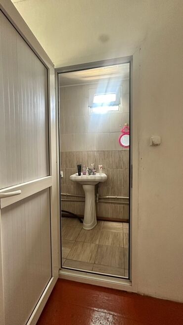 Продажа домов: Дом, 200 м², 5 комнат, Собственник, Старый ремонт at lalafo.kg — 14 Продажа домов: Дом, 200 м², 5 комнат, Собственник, Старый ремонт — 14