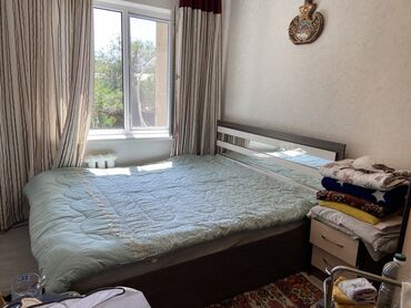 купить кресло кровать бу: Двуспальная кровать, Б/у, С матрасом, длина - 200 см