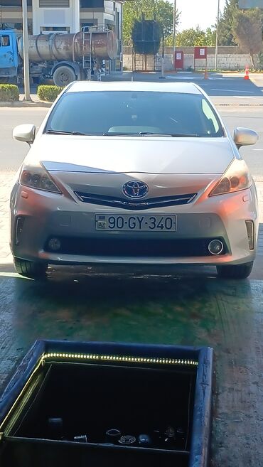 Boşqablar: Toyota Prius: 1.8 l | 2012 il Hetçbek