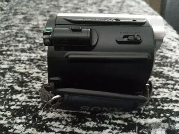 Video kamere: 1. Kamkorder Sony Handycam Dcr-Sx21 siva 2. Sony DCR-HC51E Camcorder — 14