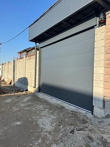 Секционные ворота: Секционные ворота и калитки из сендвич-панелей - Секционные подъемные — 1